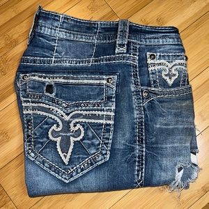 Rock Revival Destroyed Regular Fit Straight Leg.